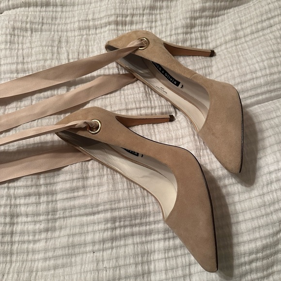 Alice + Olivia Dominique Heels - Size 39 (US 9) - Picture 12 of 16
